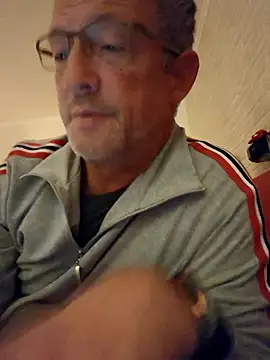 Snapshot of TommyTom76 chatting on October 20, 2025, 8:20 pm TommyTom76 online show from October 20, 2025, 8:20 pm