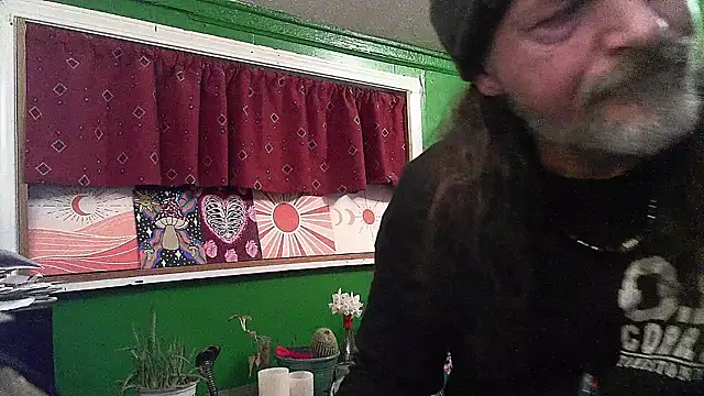 HippieDad333 online show from April 23, 2026, 1:23 am