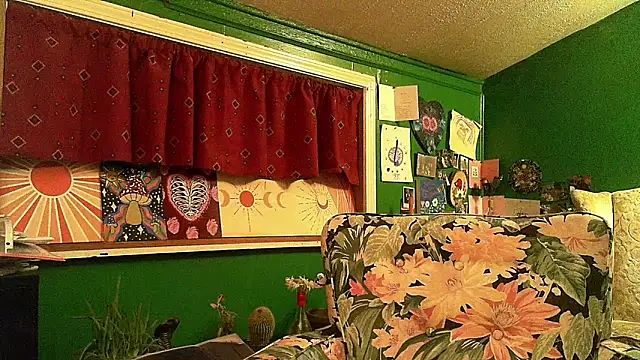HippieDad333 online show from May 6, 2026, 9:13 am