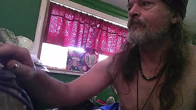 HippieDad333 online show from April 27, 2026, 10:19 pm