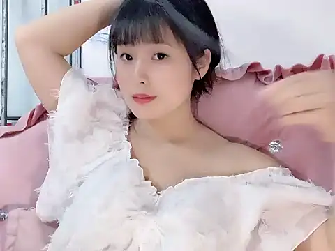 Snapshot of Lie_liee chatting on June 23, 2026, 2:04 pm Lie liee online show from June 23, 2026, 2:04 pm