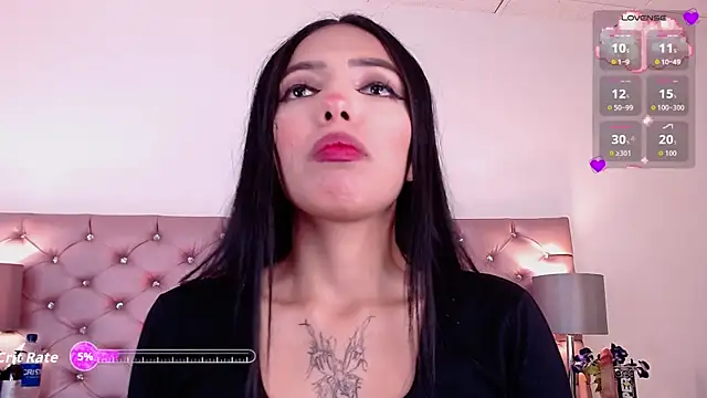 Snapshot of Liv20_ chatting on December 2, 2025, 4:58 am Liv20 online show from December 2, 2025, 4:58 am