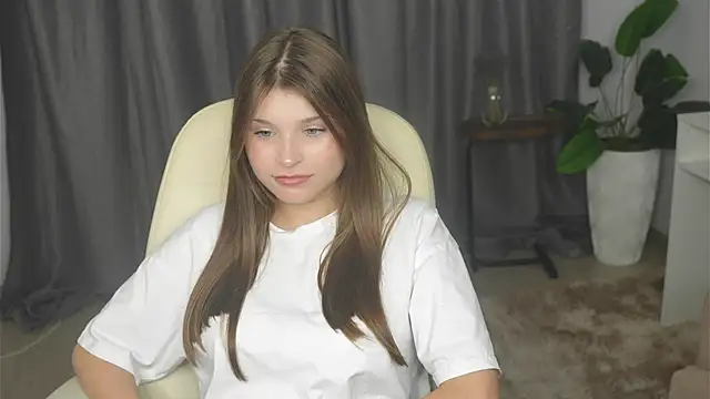 AlexisStrazza online show from October 2, 2025, 2:31 pm