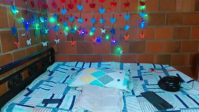 lorenacapelli online show from October 31, 2025, 11:44 pm