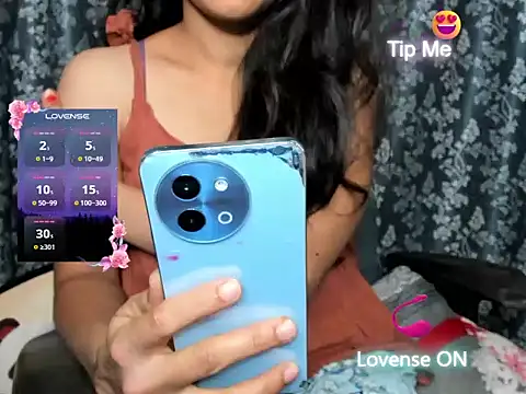 Queen-Bee143 online show from February 27, 2026, 6:41 pm