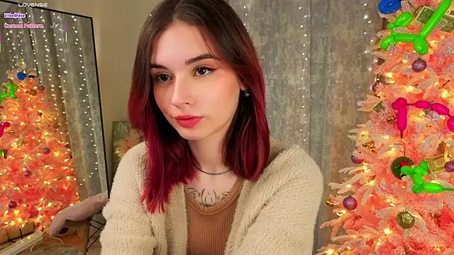 LunaraRada online show from January 12, 2026, 5:42 pm