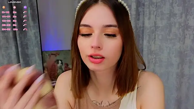 Snapshot of LunaraRada chatting on November 4, 2025, 5:17 pm LunaraRada online show from November 4, 2025, 5:17 pm