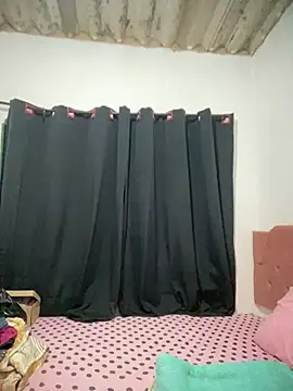 Snapshot of EggedGrowth chatting on February 19, 2026, 12:02 pm EggedGrowth online show from February 19, 2026, 12:02 pm