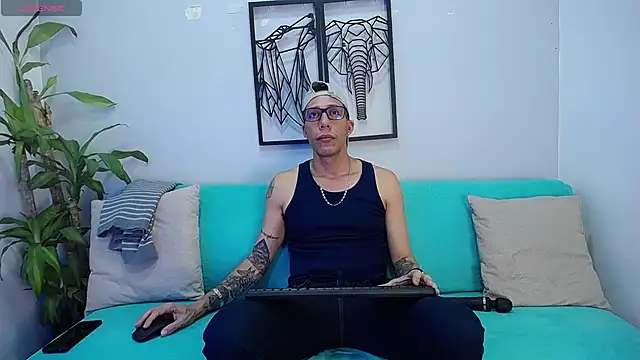 Mau Thompsons online show from September 29, 2025, 11:54 pm