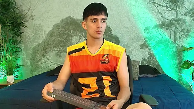 Snapshot of Axel_Draven chatting on June 19, 2026, 12:33 pm Axel Draven online show from June 19, 2026, 12:33 pm