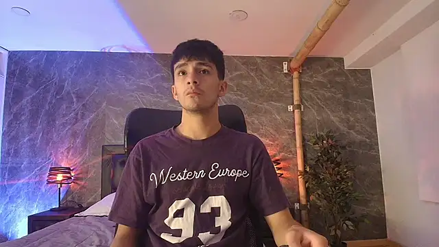 Snapshot of Axel_Draven chatting on July 1, 2026, 3:29 am Axel Draven online show from July 1, 2026, 3:29 am