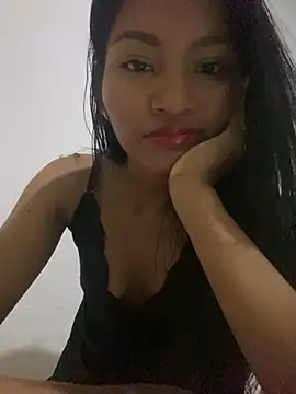 Snapshot of fenixzara chatting on October 8, 2025, 12:01 am fenixzara online show from October 8, 2025, 12:01 am