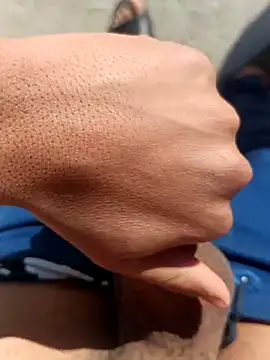 Snapshot of Mohamed234897 chatting on December 17, 2025, 4:12 pm Mohamed234897 online show from December 17, 2025, 4:12 pm