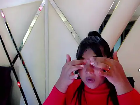 AuroraRoss online show from October 18, 2025, 11:23 am