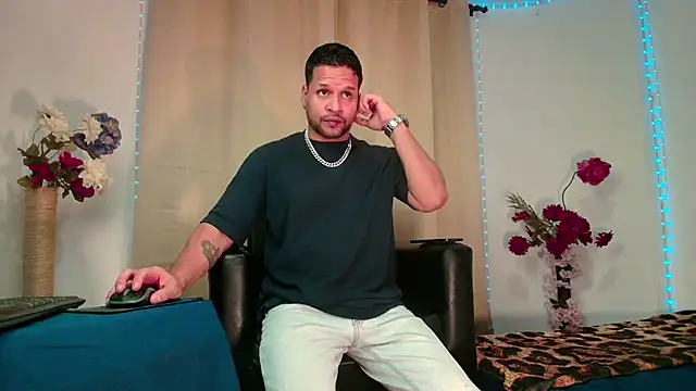 LucasGaeel online show from March 6, 2026, 11:22 pm