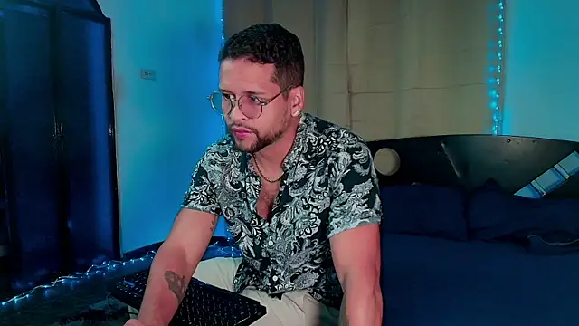 LucasGaeel online show from October 8, 2025, 4:14 am