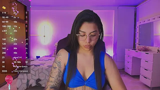 Snapshot of kloe28 chatting on June 4, 2026, 3:33 am kloe28 online show from June 4, 2026, 3:33 am