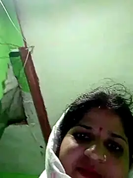 Snapshot of Cuty_nensi chatting on November 4, 2025, 2:21 pm Cuty nensi online show from November 4, 2025, 2:21 pm