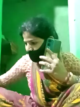 Snapshot of Cuty_nensi chatting on October 29, 2025, 2:54 am Cuty nensi online show from October 29, 2025, 2:54 am