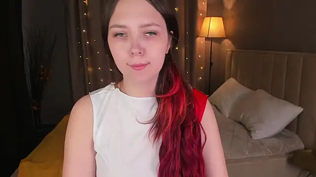 Snapshot of Monica__Queen chatting on November 14, 2025, 5:33 am Monica Queen online show from November 14, 2025, 5:33 am