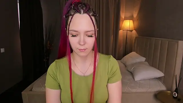 Monica  Queen online show from January 15, 2026, 5:33 am