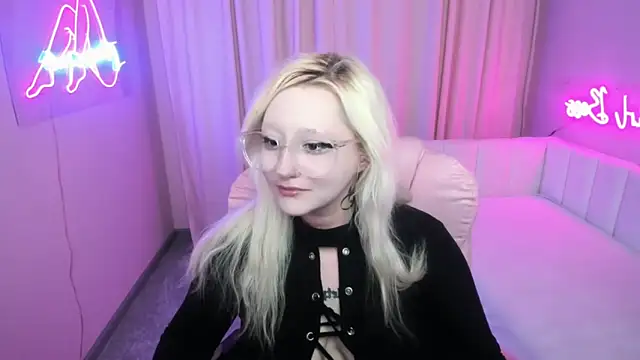 Snapshot of JuliaSharkk chatting on October 9, 2025, 8:09 pm JuliaSharkk online show from October 9, 2025, 8:09 pm