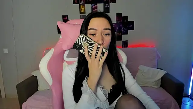 Snapshot of Arina_Meow19 chatting on November 29, 2025, 5:51 am Arina Meow19 online show from November 29, 2025, 5:51 am