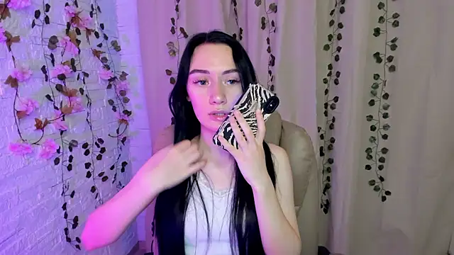 Snapshot of Arina_Meow19 chatting on November 27, 2025, 7:53 am Arina Meow19 online show from November 27, 2025, 7:53 am