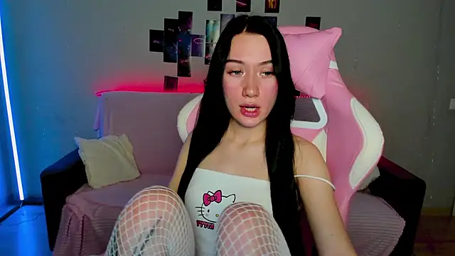 Snapshot of Arina_Meow19 chatting on December 3, 2025, 5:19 am Arina Meow19 online show from December 3, 2025, 5:19 am