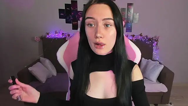 Snapshot of Arina_Meow19 chatting on November 16, 2025, 8:41 am Arina Meow19 online show from November 16, 2025, 8:41 am