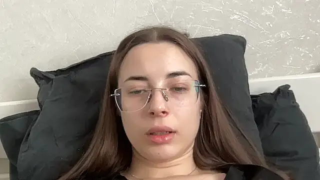 Feynelle online show from October 25, 2025, 1:01 pm