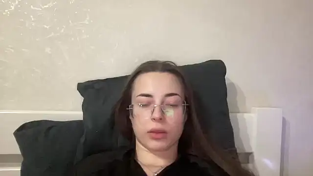 Feynelle online show from October 26, 2025, 9:15 pm