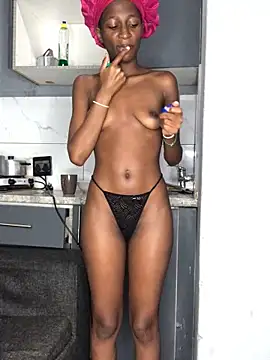 Caramel102004 online show from April 25, 2026, 6:27 pm