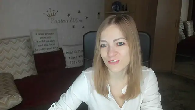 Snapshot of Tiffany_Bates chatting on November 6, 2025, 3:21 am Tiffany Bates online show from November 6, 2025, 3:21 am