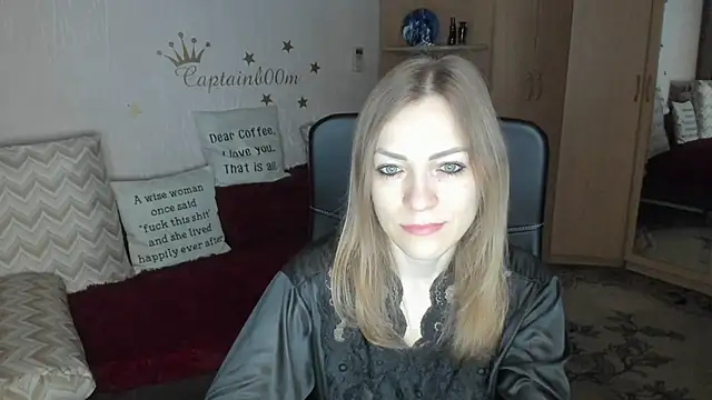 Tiffany Bates online show from December 20, 2025, 3:42 am