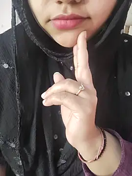 Miss Rose   online show from February 1, 2026, 7:06 am