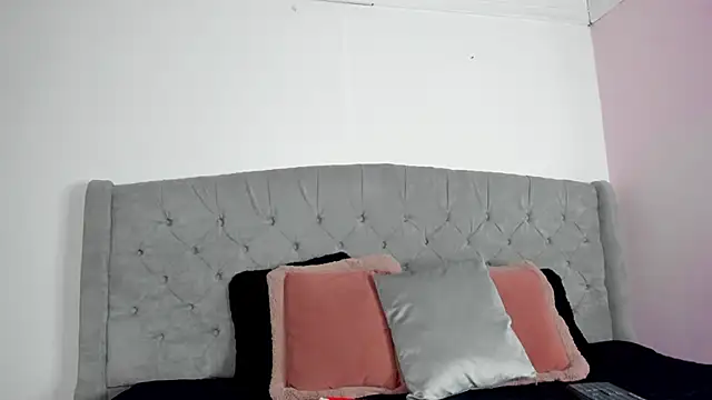 melevansxs online show from December 16, 2025, 9:30 pm