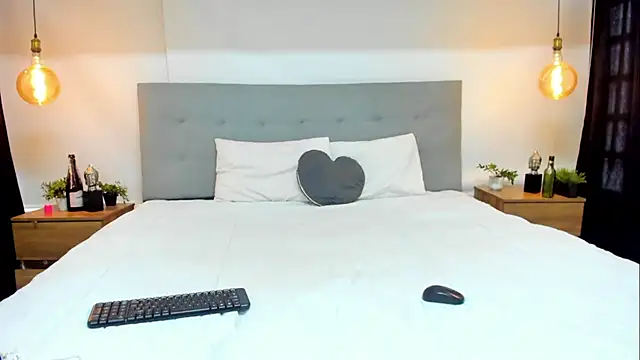 Snapshot of KelaniSilva chatting on October 28, 2025, 7:57 pm KelaniSilva online show from October 28, 2025, 7:57 pm