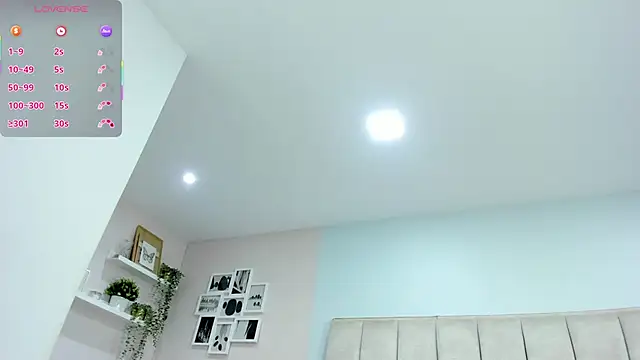 Snapshot of EllaaThorne chatting on November 14, 2025, 8:18 am EllaaThorne online show from November 14, 2025, 8:18 am