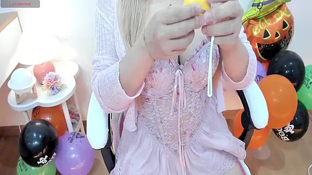  itsyumi  online show from October 27, 2025, 1:45 pm