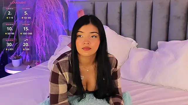 Snapshot of EmmaBlossom chatting on November 5, 2025, 7:28 pm EmmaBlossom online show from November 5, 2025, 7:28 pm