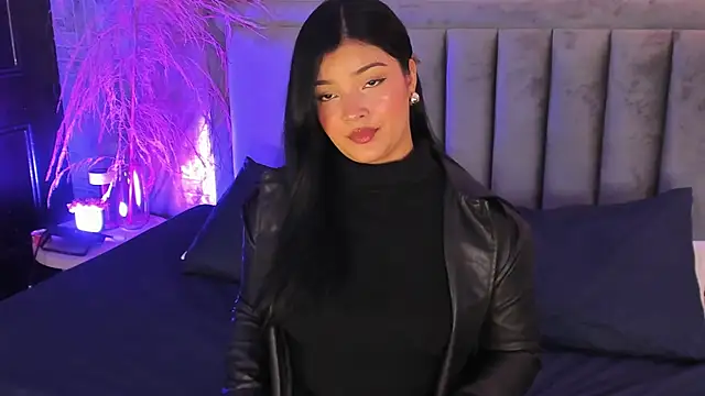 Snapshot of EmmaBlossom chatting on October 27, 2025, 7:04 pm EmmaBlossom online show from October 27, 2025, 7:04 pm