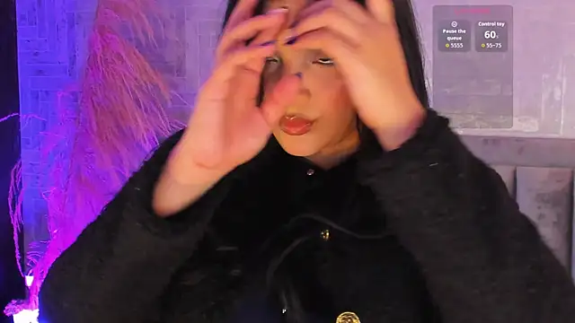 Snapshot of EmmaBlossom chatting on October 17, 2025, 7:26 pm EmmaBlossom online show from October 17, 2025, 7:26 pm