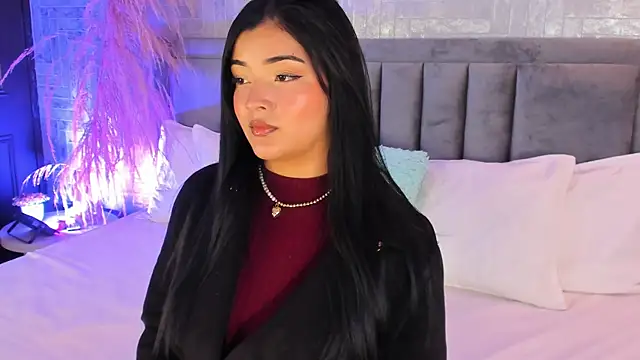 Snapshot of EmmaBlossom chatting on November 13, 2025, 7:40 pm EmmaBlossom online show from November 13, 2025, 7:40 pm