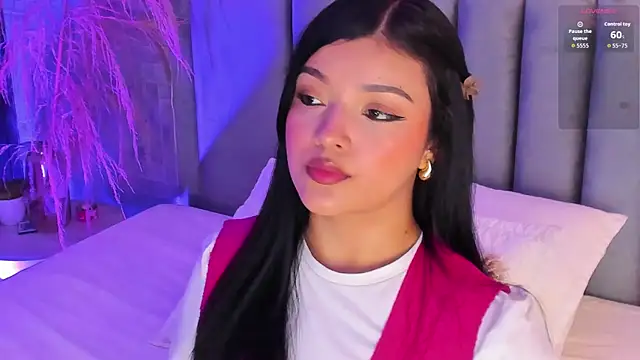 Snapshot of EmmaBlossom chatting on October 9, 2025, 6:30 pm EmmaBlossom online show from October 9, 2025, 6:30 pm