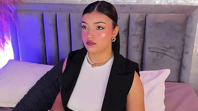 Snapshot of EmmaBlossom chatting on October 19, 2025, 3:15 pm EmmaBlossom online show from October 19, 2025, 3:15 pm