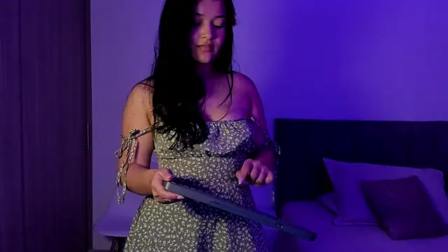 EmmaBlossom online show from July 8, 2026, 4:35 am