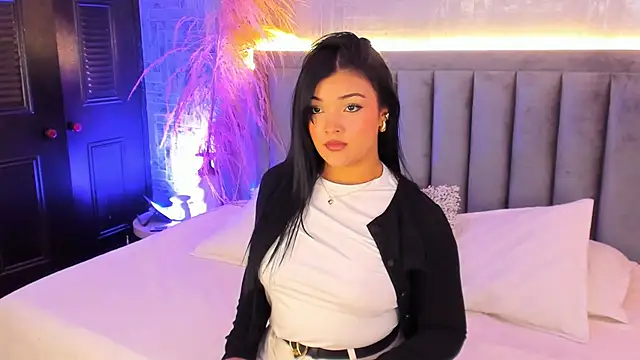 Snapshot of EmmaBlossom chatting on November 28, 2025, 7:25 pm EmmaBlossom online show from November 28, 2025, 7:25 pm