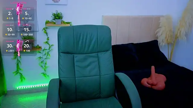 pequitasmedusa9 online show from November 12, 2025, 8:01 pm