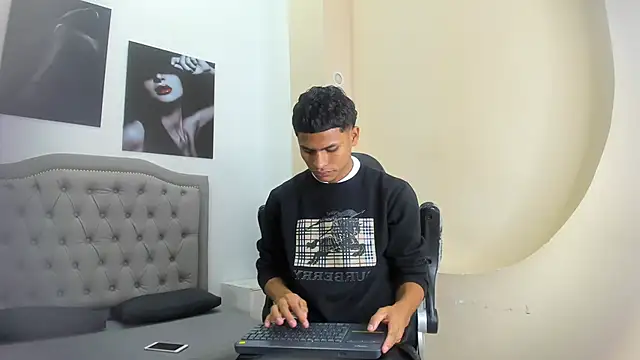 Snapshot of paull_cassidy chatting on November 28, 2025, 11:21 am paull cassidy online show from November 28, 2025, 11:21 am